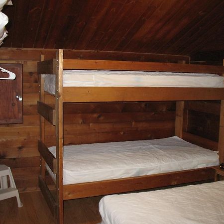 Advance Forest Lake Camping Resort Lakefront Cabin 8 מראה חיצוני תמונה