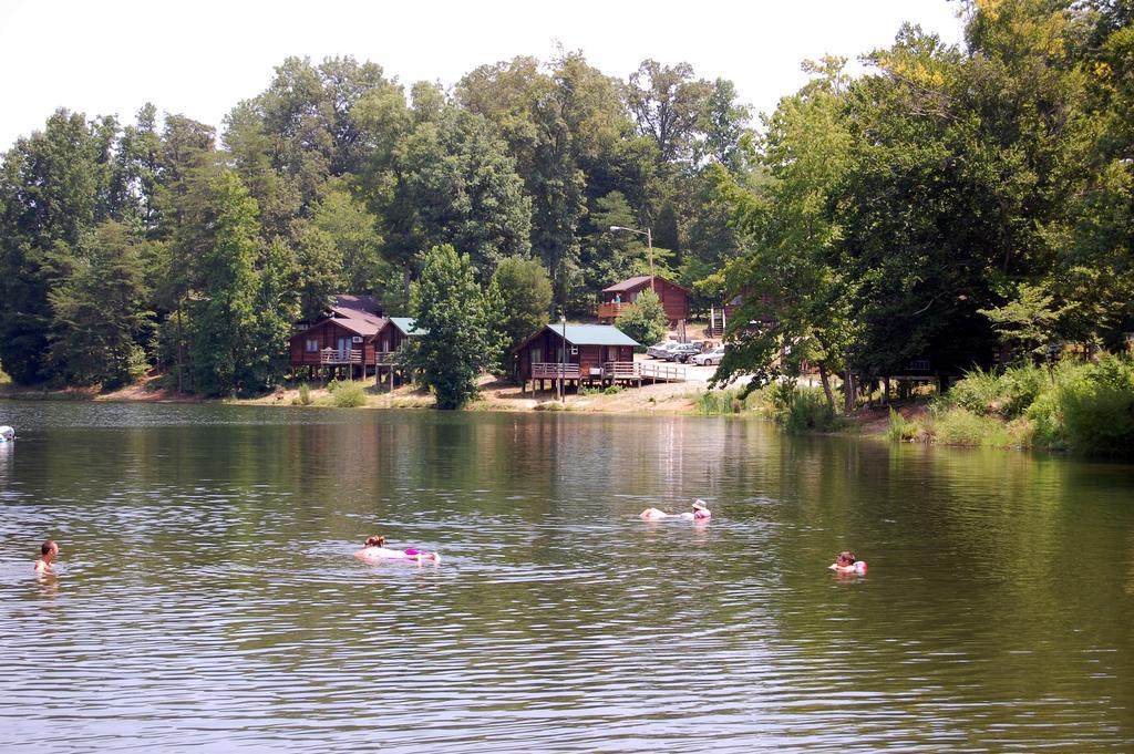 Advance Forest Lake Camping Resort Lakefront Cabin 8 מראה חיצוני תמונה